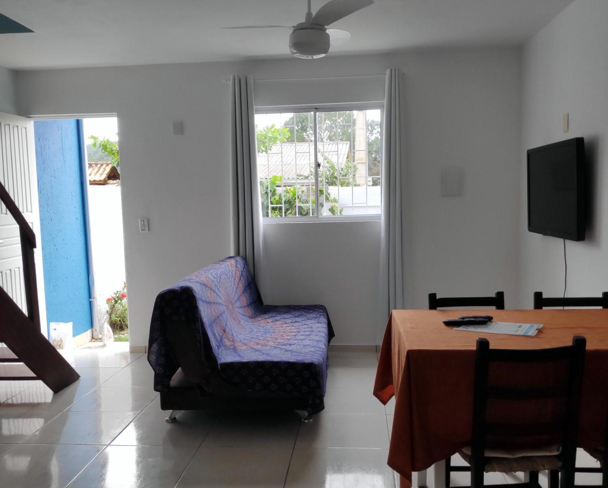 Casa de férias Mocamblue - Sobrado Com 2 Quartos, Cozinha Completa, Lavabo, Banheiro, Vaga De Garagem, Wi-fi, Proximo A Do Mocambique, Natureza, Surfe E Comercio Local Em