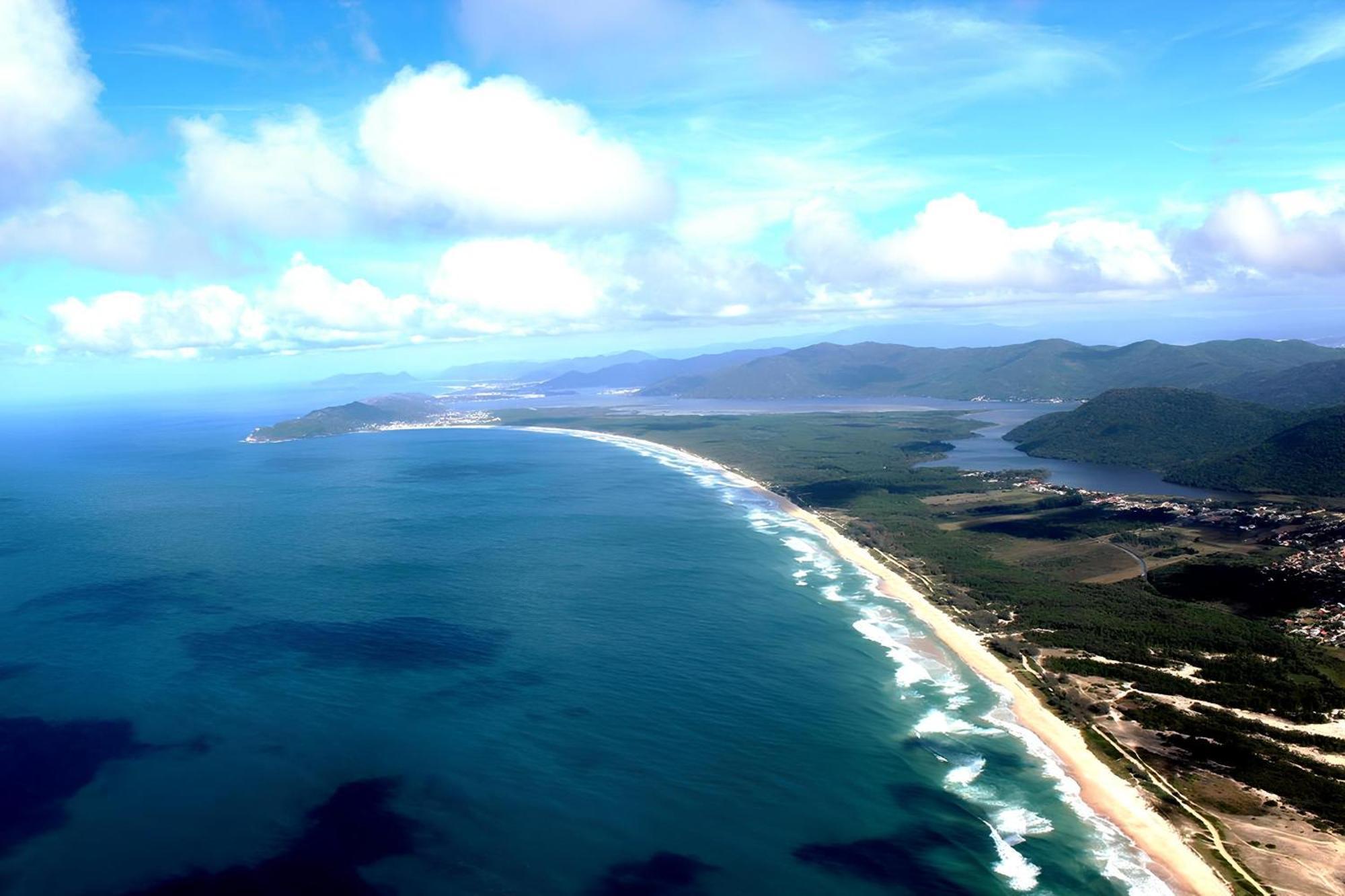 Casa de férias Mocamblue - Sobrado Com 2 Quartos, Cozinha Completa, Lavabo, Banheiro, Vaga De Garagem, Wi-fi, Proximo A Do Mocambique, Natureza, Surfe E Comercio Local Em Florianopolis